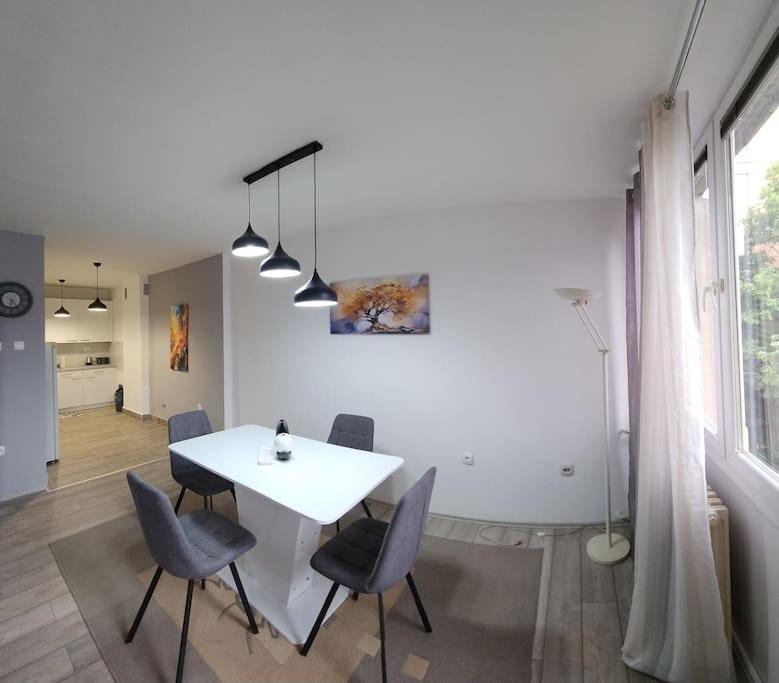 City Center Apt Wfree P Skopje Eksteriør billede