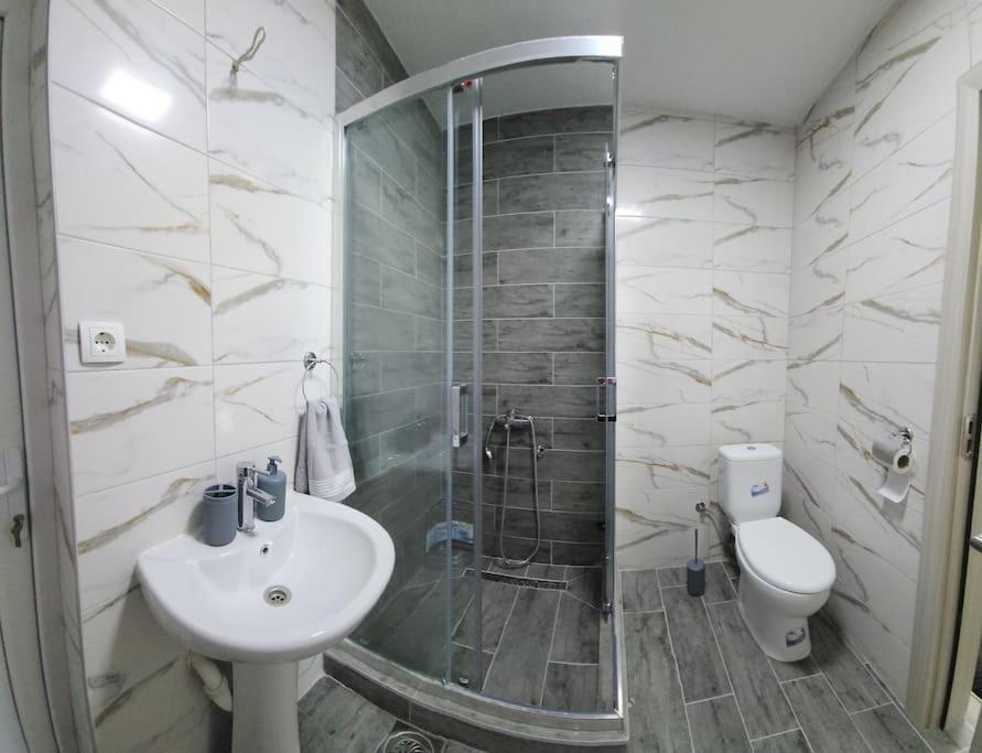 City Center Apt Wfree P Skopje Eksteriør billede